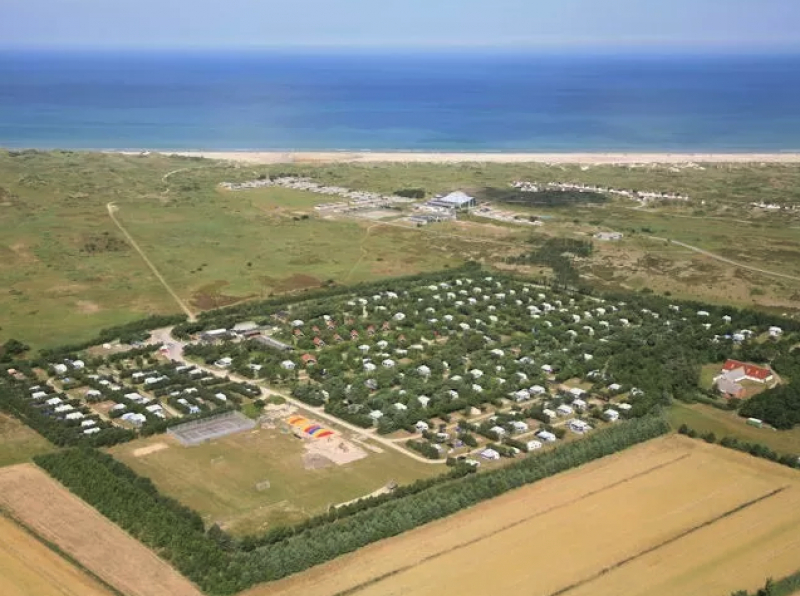 Campingpladsens areal udgør ca. 11 ha, og er godkendt til 253 campingenheder samt 15 hytter på 18-25 m². Hver campingenhed er en parcel fuldstændig for sig selv, hvor der er rigelig plads til både vogn, fortelt, børnetelt, bil og "daseplads".