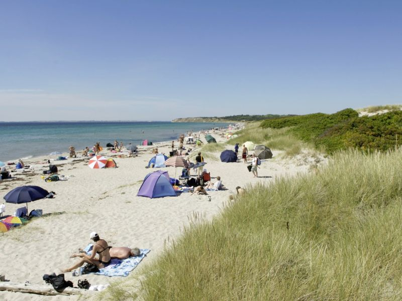 Ristinge sommerCamp ligger i en meget smuk natur 300 m fra den pragtfulde Ristinge Strand. Øhavets bedste strand.