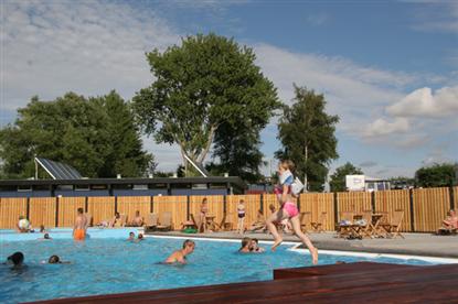 Til sommeren 2005 havde pladsen taget en ny lækker udendørs pool i brug - et virkeligt stort plus for pladsen.